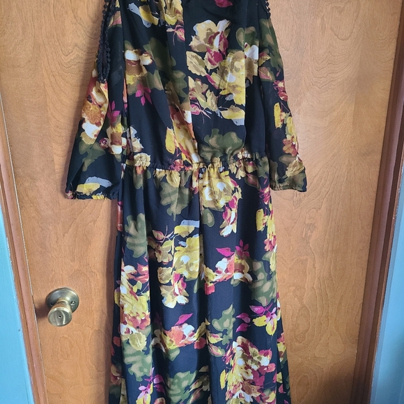 🦩3/$30 Mlle Gabrielle Floral Maxi Dress - size medium - Picture 6 of 6
